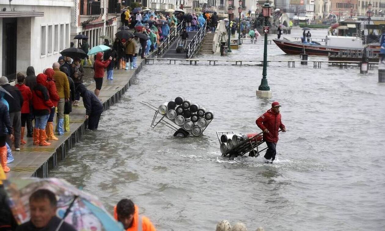 Η Βενετία «πνίγεται»: Δρόμοι και πλατείες μετατράπηκαν σε ποτάμια