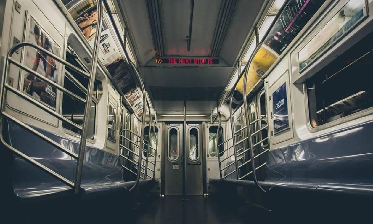 Μετρό: Δεν πίστευαν στα μάτια τους οι επιβάτες - Δείτε τι έκανε (pics)