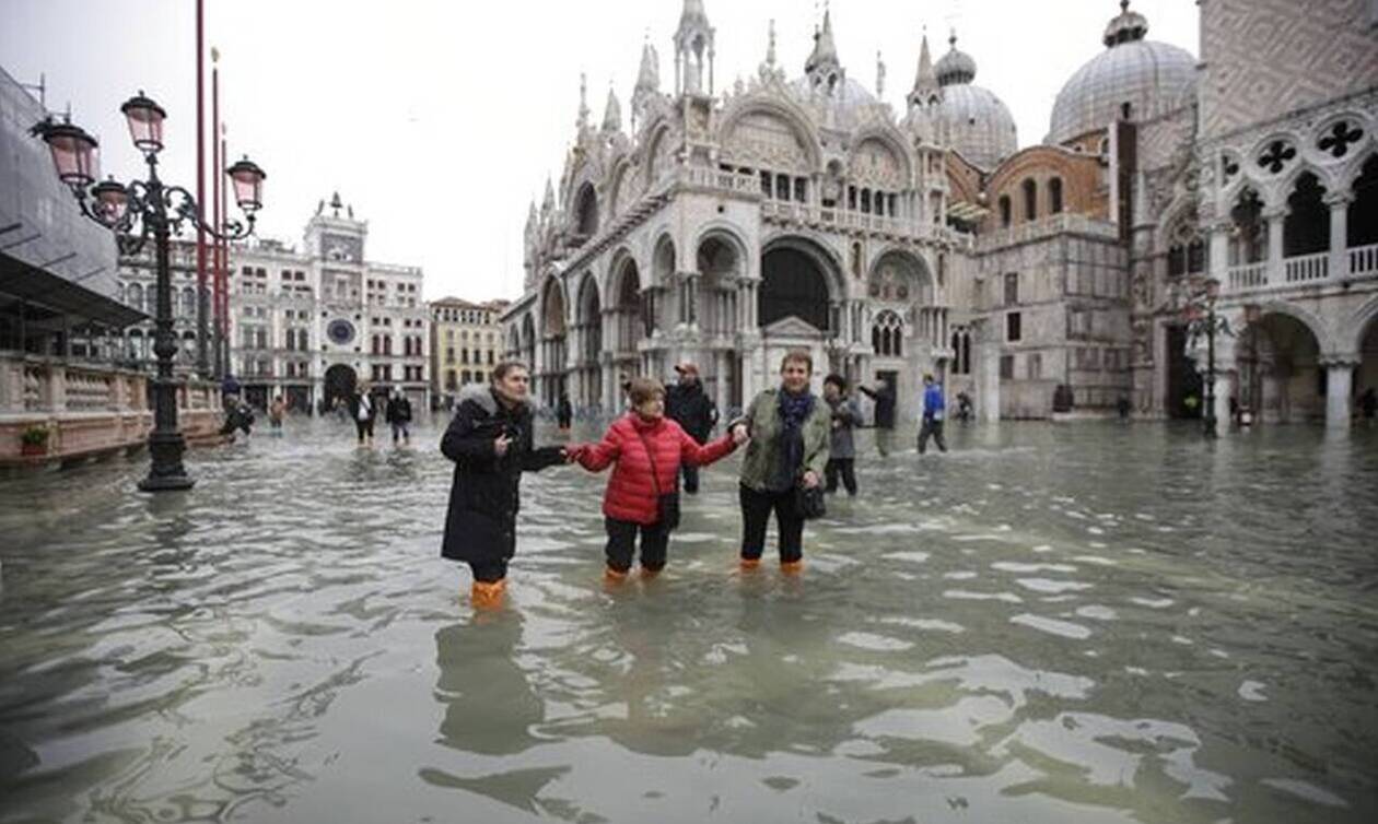 Η Βενετία εκπέμπει SOS: Έκλεισε η πλατεία του Αγίου Μάρκου