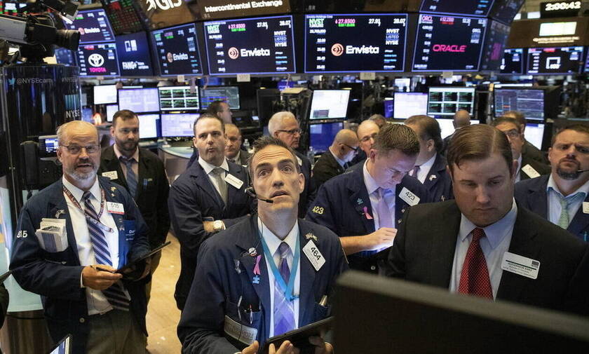 Ρεκόρ στη Wall Street: Ξεπέρασε τις 28.000 μονάδες ο Dow Jones - Ισχυρή άνοδος για το πετρέλαιο
