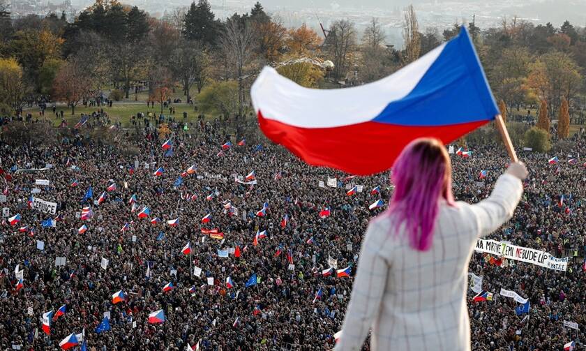 Τσεχία: Περισσότεροι από 200.000 Τσέχοι διαδηλώνουν ζητώντας την παραίτηση του Αντρέι Μπάμπις
