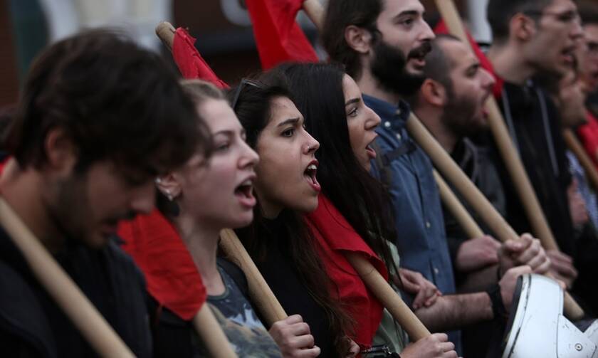 Μυτιλήνη: Με τρεις διαφορετικές πορείες τιμήθηκε η 46η επέτειος της εξέγερσης του Πολυτεχνείου