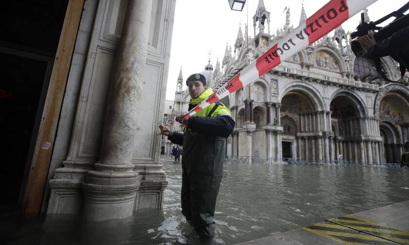 Ιταλία: «Βούλιαξε» και πάλι η Βενετία - Έκλεισε η πλατεία του Αγίου Μάρκου (pics+vid)