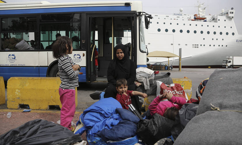 Λιμάνι Πειραιά: Νέες αφίξεις προσφύγων και μεταναστών από τα νησιά