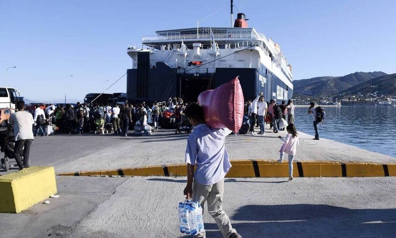 Ακόμη 58 μετανάστες στον Πειραιά με προορισμό δομές φιλοξενίας
