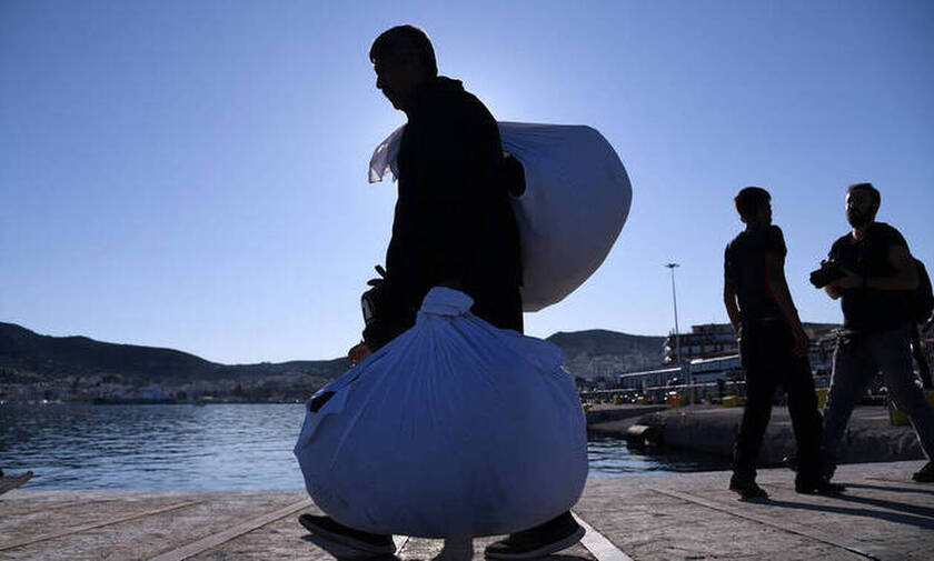 Συνεχίζεται η αποσυμφόρηση των νησιών: Στον Πειραιά μετανάστες και πρόσφυγες από Μυτιλήνη και Χίο
