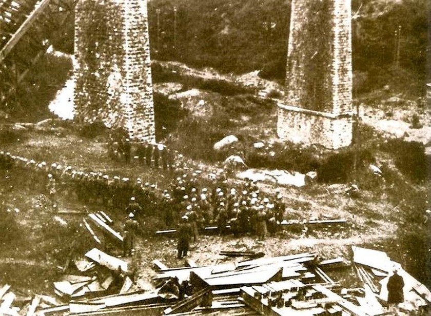 Σαν σήμερα το 1942 ανατινάζεται από την Αντίσταση η γέφυρα στο Γοργοπόταμο (pics)