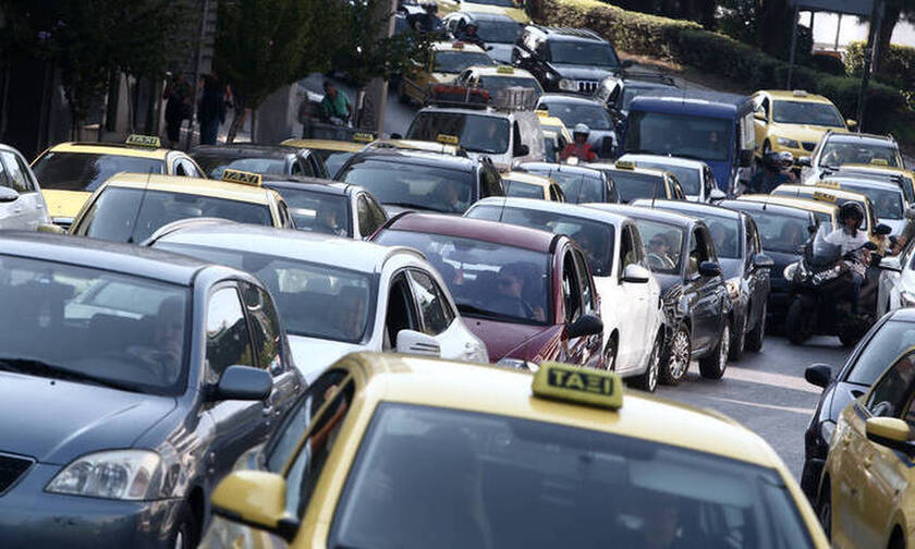 Κίνηση ΤΩΡΑ: Κυκλοφοριακό κομφούζιο στους δρόμους - Πού εντοπίζονται τα μεγαλύτερα προβλήματα