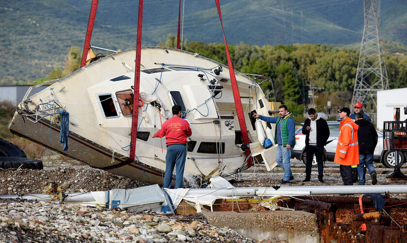 Τραγωδία στο Αντίρριο: Έλληνες οι δύο νεκροί - Πώς έγινε η τραγωδία με το ιστιοπλοϊκό (pics+vids)