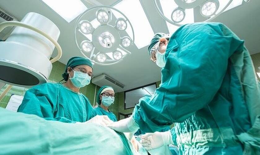 Αφαίρεσαν νεφρό - γίγα 7,4 κιλών από ασθενή – Σοκαριστικές εικόνες
