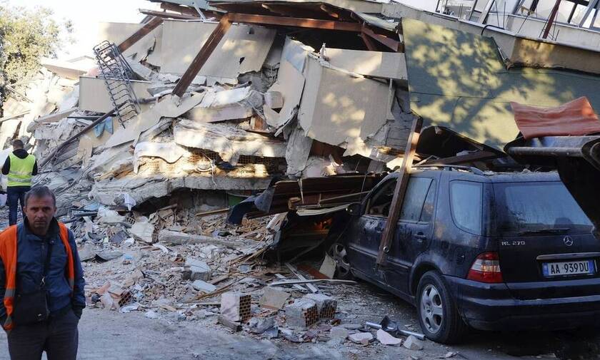 Σεισμός στην Αλβανία: Συγκλονιστικές στιγμές όταν ανασύρθηκε άνδρας ζωντανός από τα ερείπια