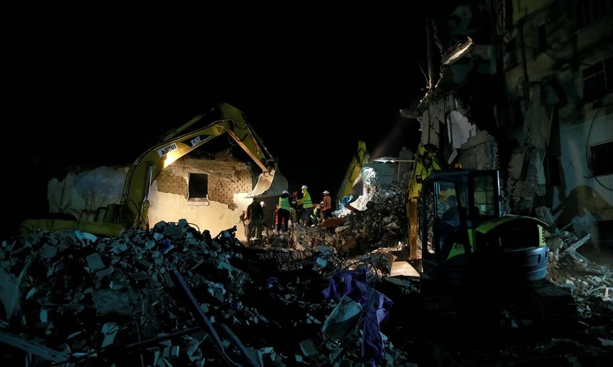 Σεισμός στην Αλβανία: Η ΕΜΑΚ στη «μάχη» για τον εντοπισμό εγκλωβισμένων στα ερείπια (vid)