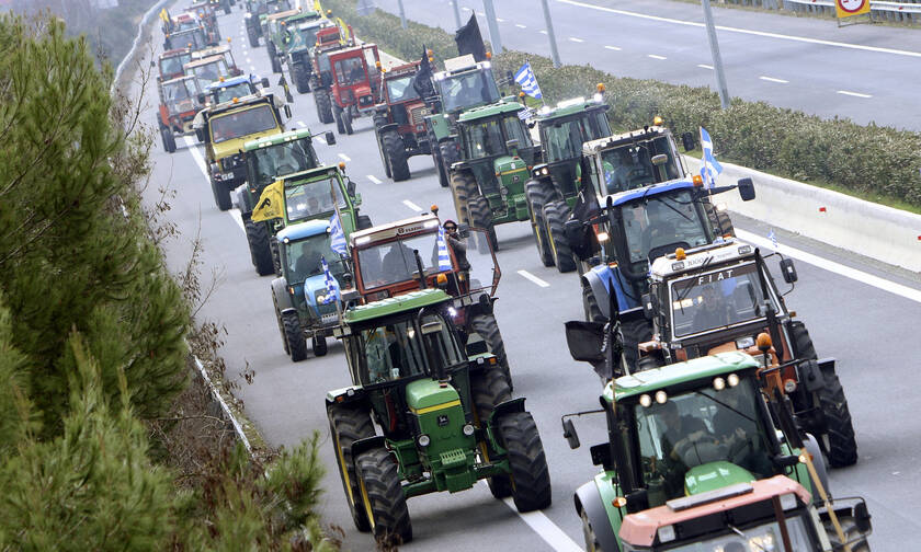 Μπλόκα αγροτών: «Zεσταίνουν» τα τρακτέρ - Ποιους δρόμους θα κλείσουν την Τετάρτη (04/12)