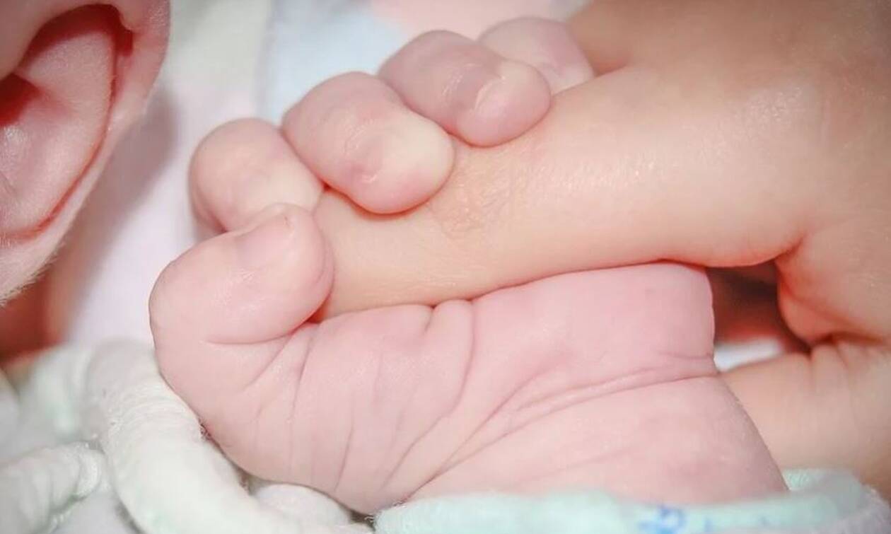 Σάλος: Μητέρα πούλησε το μωρό της για 1.800 ευρώ (pics)