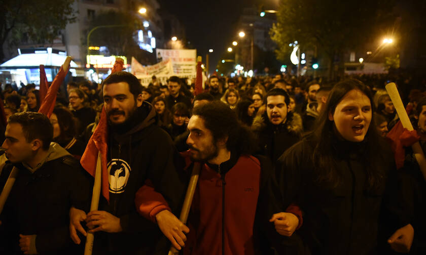 Επέτειος Γρηγορόπουλου: Ξεκίνησε η πορεία στη Θεσσαλονίκη - Ποιοι δρόμοι είναι κλειστοί (pics)
