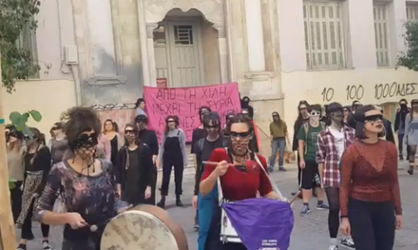 Κρήτη: Γυναίκες βγήκαν στους δρόμους με έμπνευση από τη Χιλή - «Ο βιαστής είσαι εσύ»