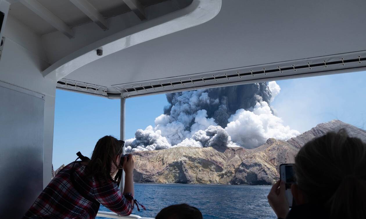 Νέα Ζηλανδία: Φόβοι για νέα έκρηξη του ηφαιστείου - «Επικίνδυνη» η επιχείρηση διάσωσης