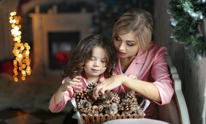 Γιατί οι γιορτές των Χριστουγέννων προκαλούν άγχος στους γονείς; (pics+vid)