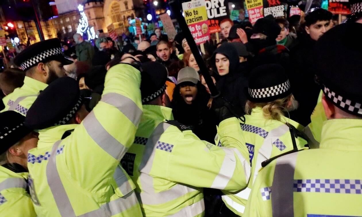 Λονδίνο: «Μπόρις έξω» - Πορεία διαδηλωτών κατά του Τζόνσον (pics)