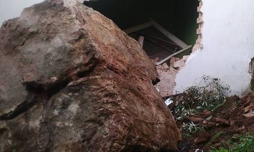 Τρόμος στην Άρτα: Βράχος αποκολλήθηκε από βουνό και διέλυσε σπίτι (pics)