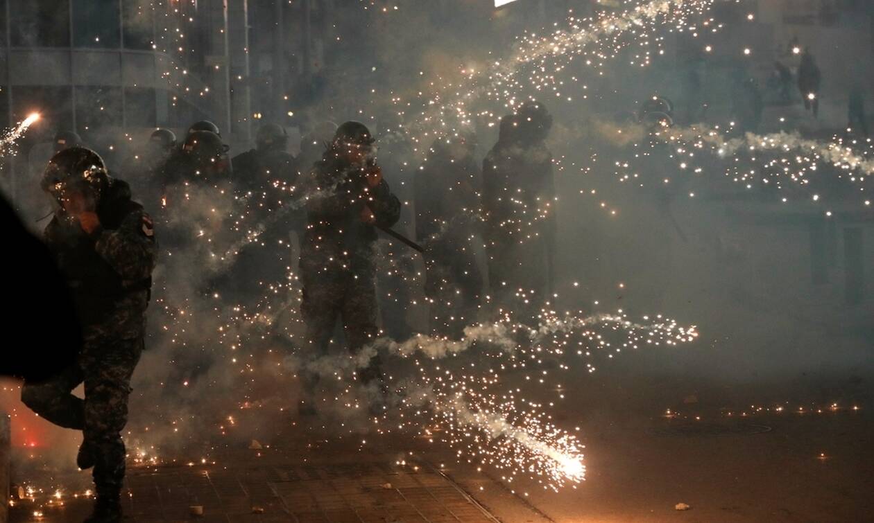 Λίβανος: Δακρυγόνα και πλαστικές σφαίρες - Δεκάδες τραυματίες σε μια ακόμη νύχτα ταραχών στην Βηρυτό