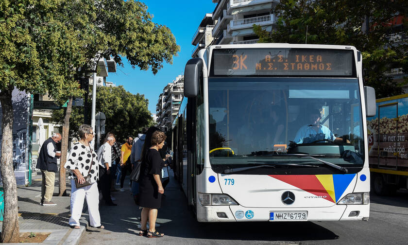 Θεσσαλονίκη: Απίστευτες σκηνές σε λεωφορείο – Άφωνοι όταν είδαν επιβάτη να κρατά… (Pics)