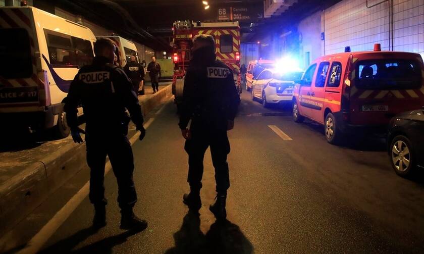 Συναγερμός στο Παρίσι: Οδηγός μαχαίρωσε δύο γυναίκες