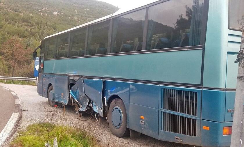 Καβάλα: Αυτοκίνητο συγκρούστηκε με λεωφορείο - Τρόμος για τους επιβάτες