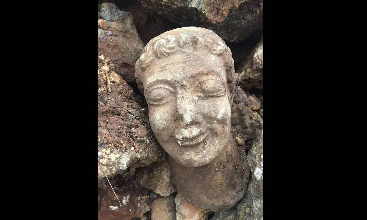 Υπόθεση αρχαιοκαπηλίας: Επιχείρησε να πουλήσει κεφαλή Κούρου για 500.000 ευρώ (pics&vid)