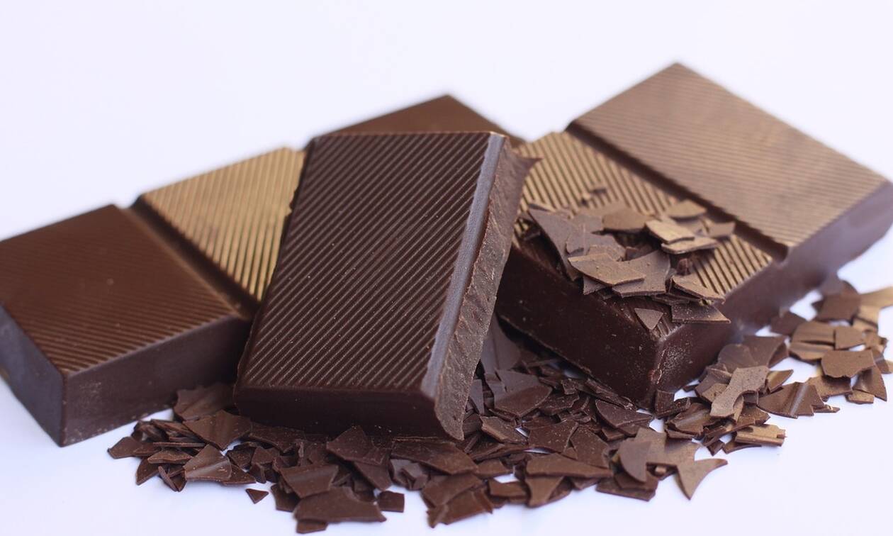 Καταπληκτικό: Αυτή είναι η σοκολάτα που «λαμπυρίζει» και έχει γίνει viral (vid)