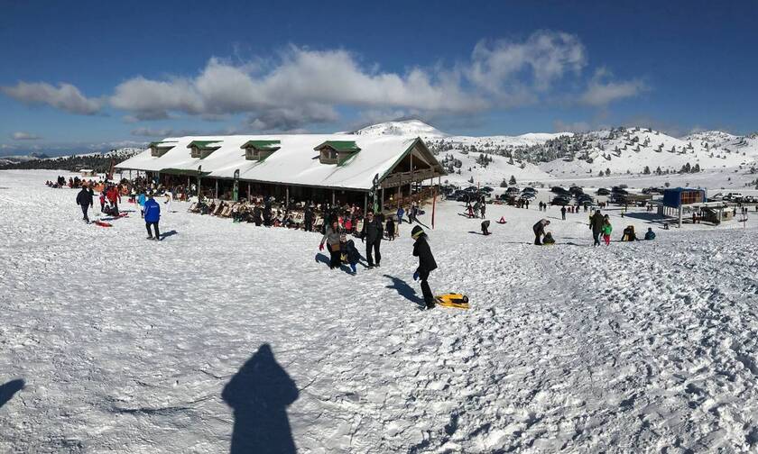 Άνοιξε το χιονοδρομικό κέντρο στα Καλάβρυτα - Πλήθος κόσμου 