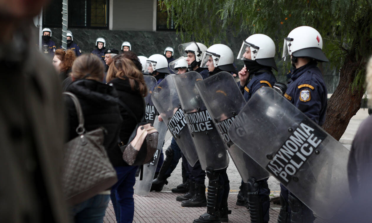Κάμερες στους αστυνομικούς βάζει ο Χρυσοχοΐδης - Στόχος η «ακριβής αποτύπωση των περιστατικών»