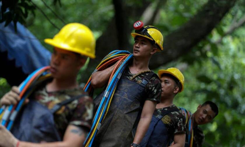 Ταϊλάνδη: Πέθανε ο ήρωας πεζοναύτης που έσωσε τα 12 παιδιά από την σπηλιά