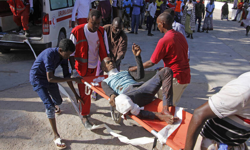 Μακελειό στη Σομαλία: Δεκάδες νεκροί από έκρηξη παγιδευμένου αυτοκινήτου (pics&vids)