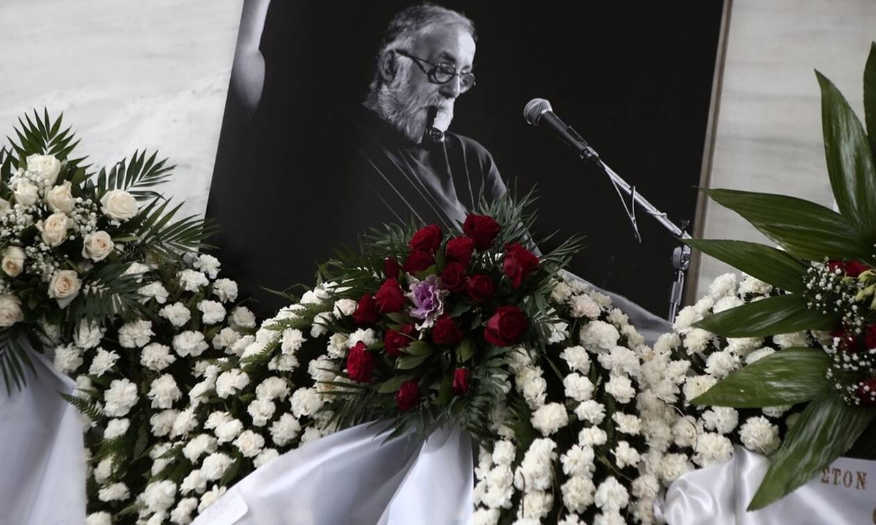 Κηδεία Θάνου Μικρούτσικου: Ήταν όλοι εκεί - Θλίψη στο «τελευταίο αντίο» στον σπουδαίο μουσικοσυνθέτη