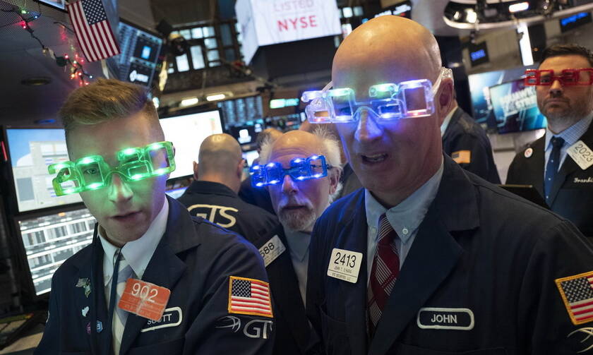 «Ποδαρικό» με άνοδο στη Wall Street - Μικρά κέρδη στο πετρέλαιο