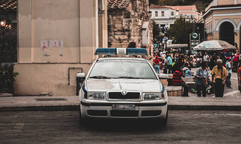 Ακρόπολη: Διέρρηξαν το αυτοκίνητο βουλευτή της ΝΔ - Έκλεψαν το όπλο του φρουρού του