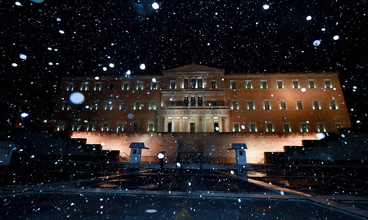 Καιρός: Πυκνό χιόνι από Μαρούσι και πάνω - Χιόνια και στο Σύνταγμα - Κίνδυνος στην Αθηνών - Λαμίας