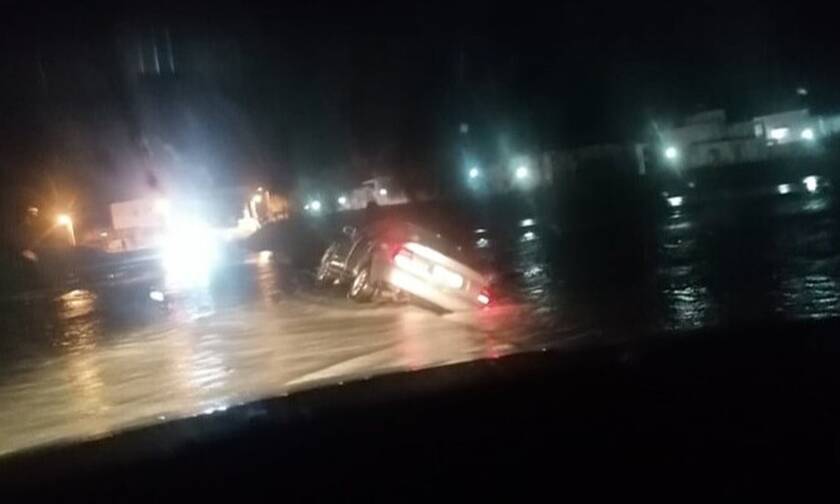 Ρόδος: Αυτοκίνητο παρασύρθηκε από ποτάμι - Κινδύνεψε ο οδηγός
