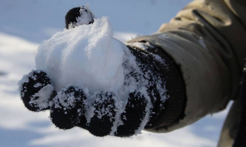 Απίστευτο! Δείτε πώς έγιναν τα χέρια μαθήτριας που έπαιζε με το χιόνι (ΣΚΛΗΡΕΣ ΕΙΚΟΝΕΣ)