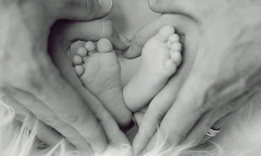 Επίδομα γέννας: Ξεκινούν οι αιτήσεις - Tα κριτήρια για τα 2.000 ευρώ 