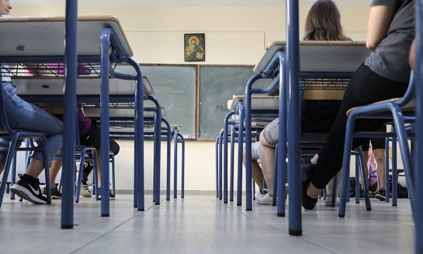 Θρήνος στην Κάλυμνο: 49χρονος καθηγητής έπεσε νεκρός μέσα στο σχολείο