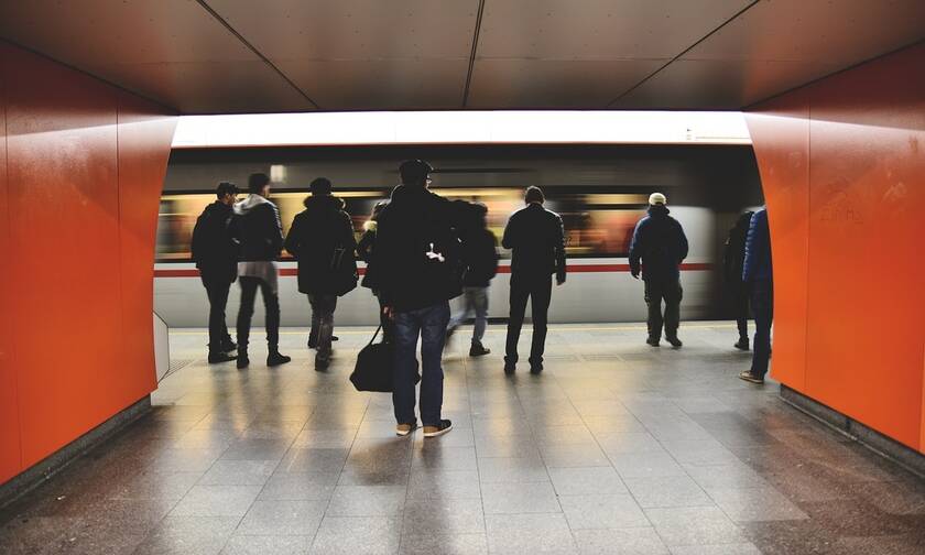 Χαμός στο Μετρό - Γιατί κοιτούσαν όλοι άφωνοι;