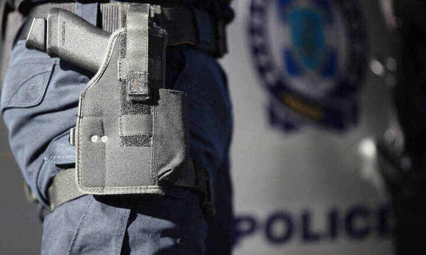 Νέα Ιωνία: Αστυνομικός έπεσε αιμόφυρτος στην άσφαλτο – Εκπυρσοκρότησε το όπλο του