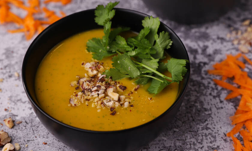 Εύκολη σούπα με καρότο, πατάτες και κόλιανδρο