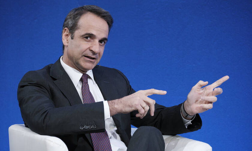 PM Mitsotakis starts round of visits to ministries