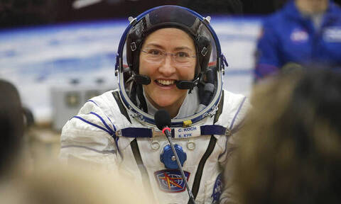 Πήγε για να μείνει: Η αστροναύτης Κριστίνα Κόχ έσπασε το ρεκόρ παραμονής στο διάστημα 
