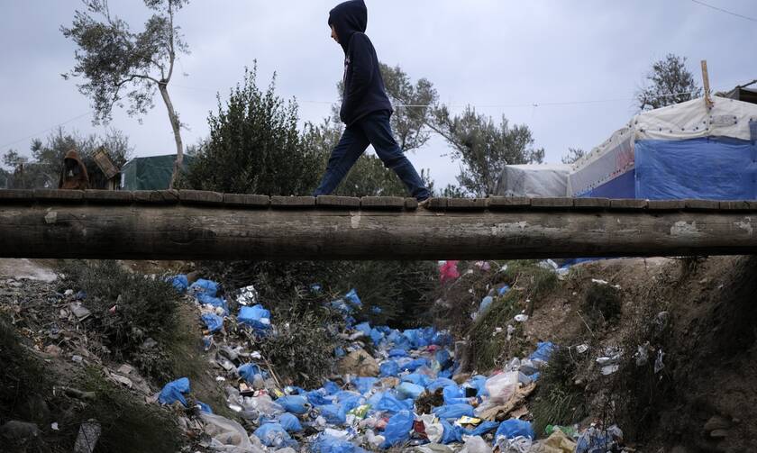 Ωρολογιακή βόμβα το προσφυγικό: Στους δρόμους οι νησιώτες – Παραλύουν Χίος, Μυτιλήνη και Σάμος