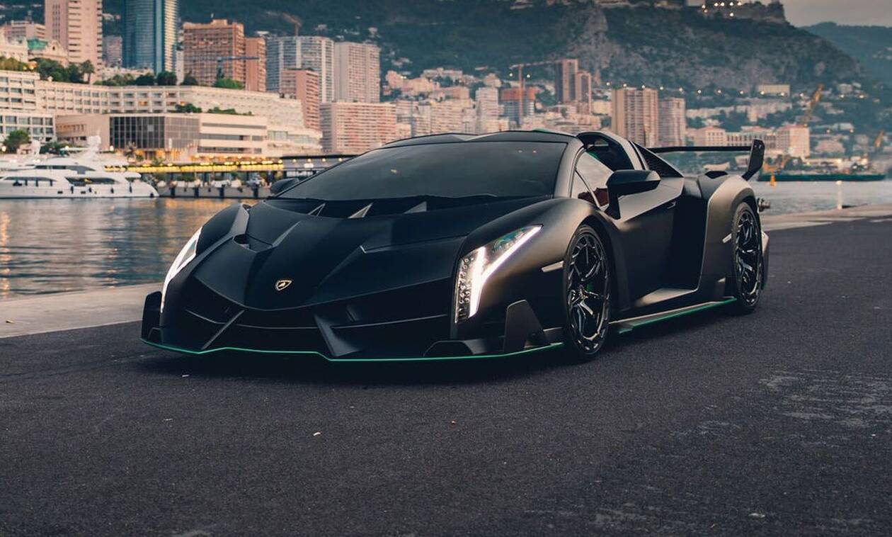 Πόσο λέτε ότι θα πουληθεί μια εκπληκτική Lamborghini Veneno Roadster;
