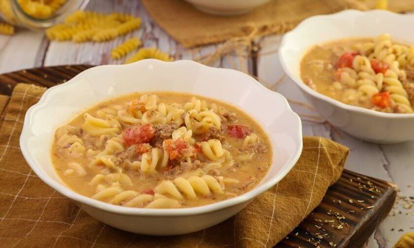 H συνταγή της ημέρας: Σούπα με κιμά και βίδες